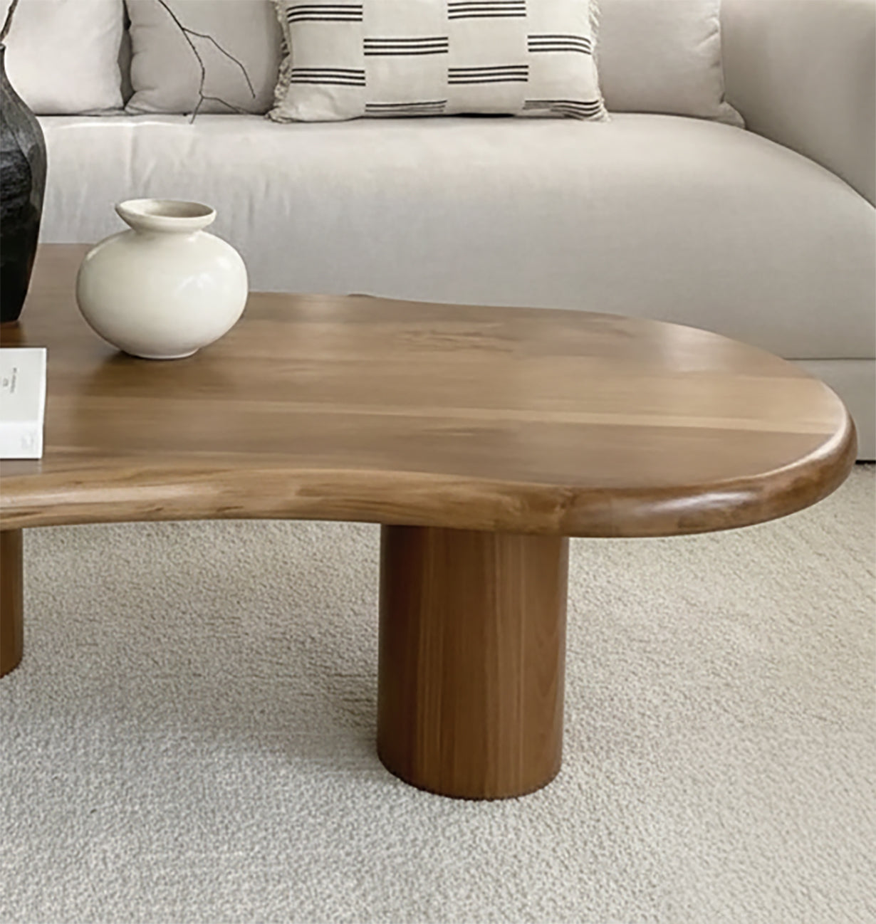 Table Basse Organique en Bois Massif – Live Edge Design