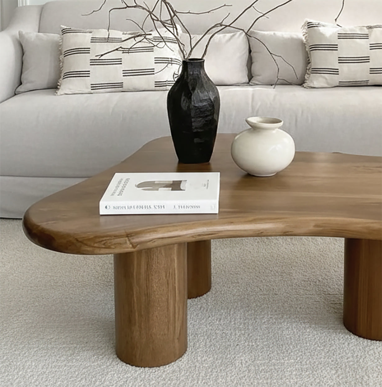 Table Basse Organique en Bois Massif – Live Edge Design